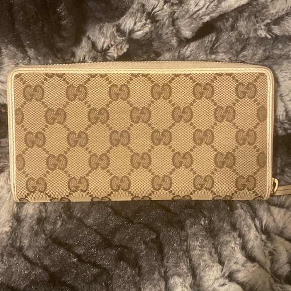 Authentic Gucci GG Monogram Zip Around Wallet - Picture 2 of 14